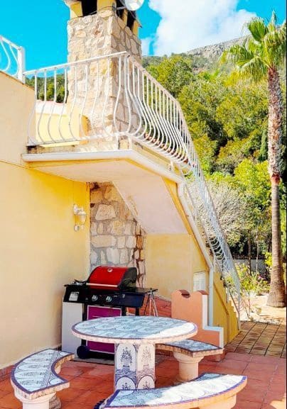 5 bedroom Villa for sale in Calpe / Calp with pool garage - € 645,000 (Ref: 9706214)