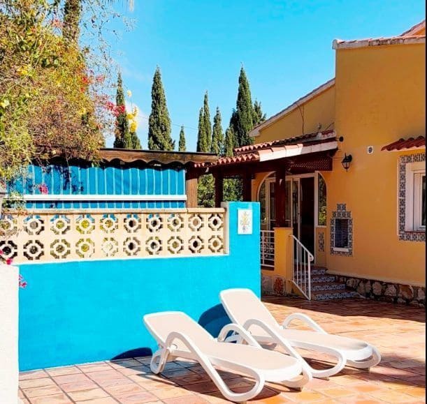 5 bedroom Villa for sale in Calpe / Calp with pool garage - € 645,000 (Ref: 9706214)