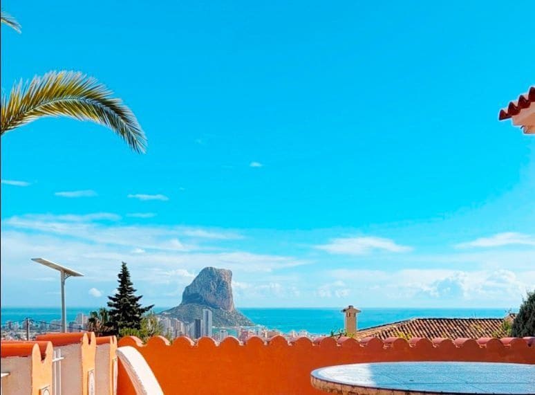 5 bedroom Villa for sale in Calpe / Calp with pool garage - € 645,000 (Ref: 9706214)