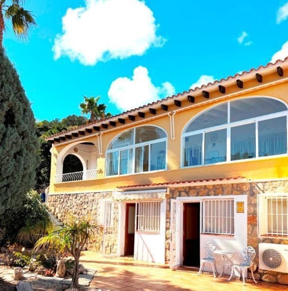5 bedroom Villa for sale in Calpe / Calp with pool garage - € 645,000 (Ref: 9706214)