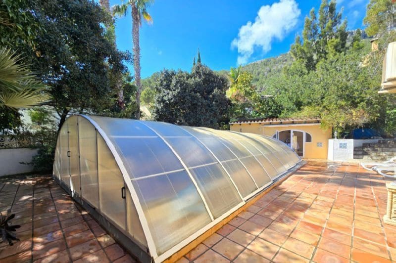 5 bedroom Villa for sale in Calpe / Calp with pool garage - € 645,000 (Ref: 9706214)