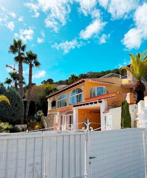 5 bedroom Villa for sale in Calpe / Calp with pool garage - € 645,000 (Ref: 9706214)