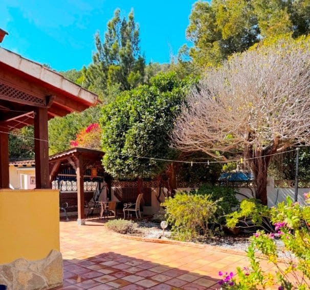 5 bedroom Villa for sale in Calpe / Calp with pool garage - € 645,000 (Ref: 9706214)