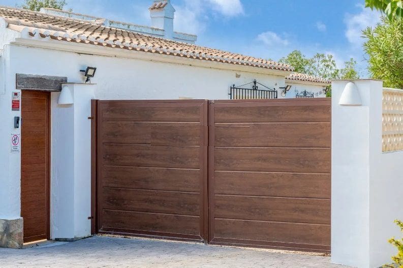 3 bedroom Villa for sale in Pinosol with pool garage - € 890,000 (Ref: 9729770)