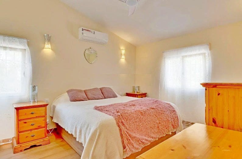 3 bedroom Villa for sale in Pinosol with pool garage - € 890,000 (Ref: 9729770)