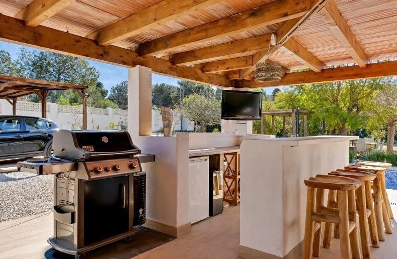 3 bedroom Villa for sale in Pinosol with pool garage - € 890,000 (Ref: 9729770)