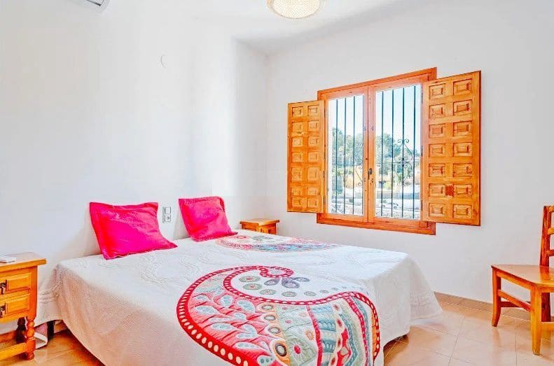 3 soverom Villa til salgs i Calpe / Calp med svømmebasseng garasje - € 530 000 (Ref: 9741477)