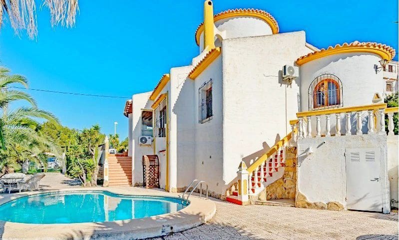 3 soverom Villa til salgs i Calpe / Calp med svømmebasseng garasje - € 530 000 (Ref: 9741477)