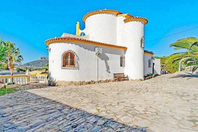 3 soverom Villa til salgs i Calpe / Calp med svømmebasseng garasje - € 530 000 (Ref: 9741477)