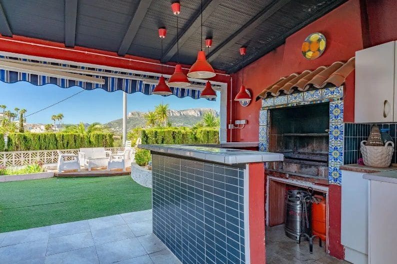 3 soverom Villa til salgs i Calpe / Calp med svømmebasseng garasje - € 530 000 (Ref: 9741477)