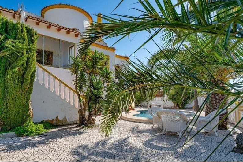 3 soverom Villa til salgs i Calpe / Calp med svømmebasseng garasje - € 530 000 (Ref: 9741477)