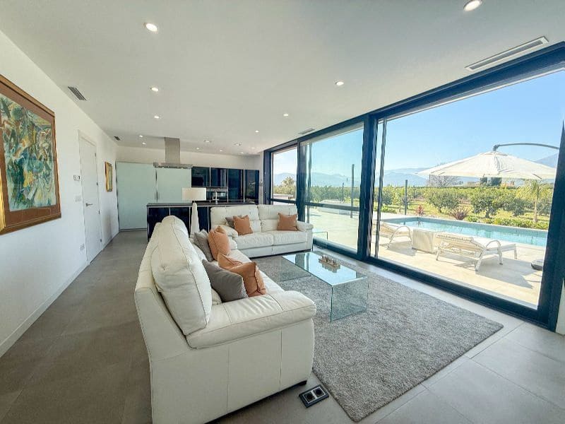 3 soverom Villa til salgs i Tormos med svømmebasseng garasje - € 825 000 (Ref: 9828235)
