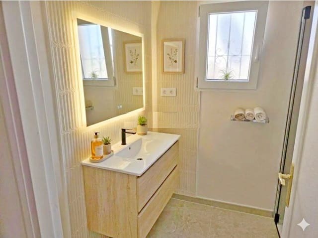 2 slaapkamer Halfvrijstaande villa te koop in Moraira, Teulada-Moraira met zwembad garage - € 349.000 (Ref: 9842090)