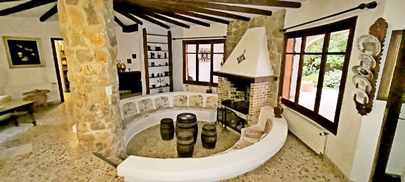 3 bedroom Villa for sale in Denia with garage - € 840,000 (Ref: 9861512)