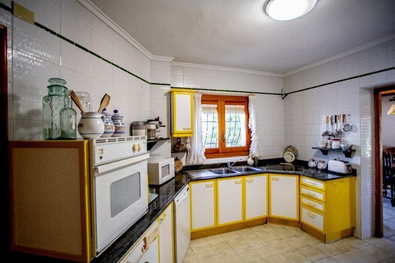 4 bedroom Villa for sale in Javea / Xabia with garage - € 1,890,000 (Ref: 9883983)