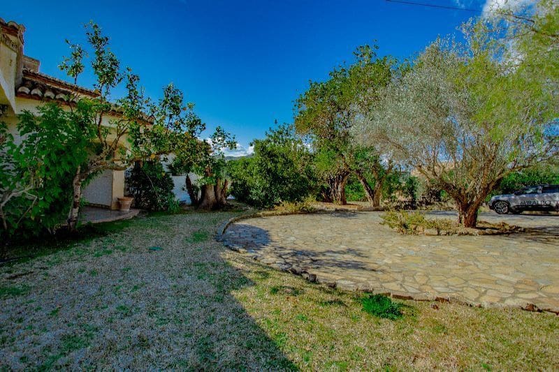 4 bedroom Villa for sale in Javea / Xabia with garage - € 1,890,000 (Ref: 9883983)