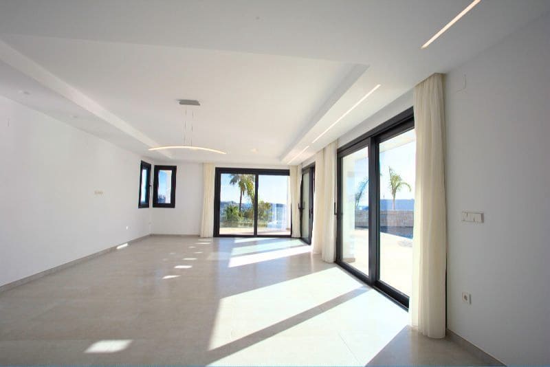 3 bedroom Villa for sale in Moraira with pool garage - € 2,250,000 (Ref: 9883987)