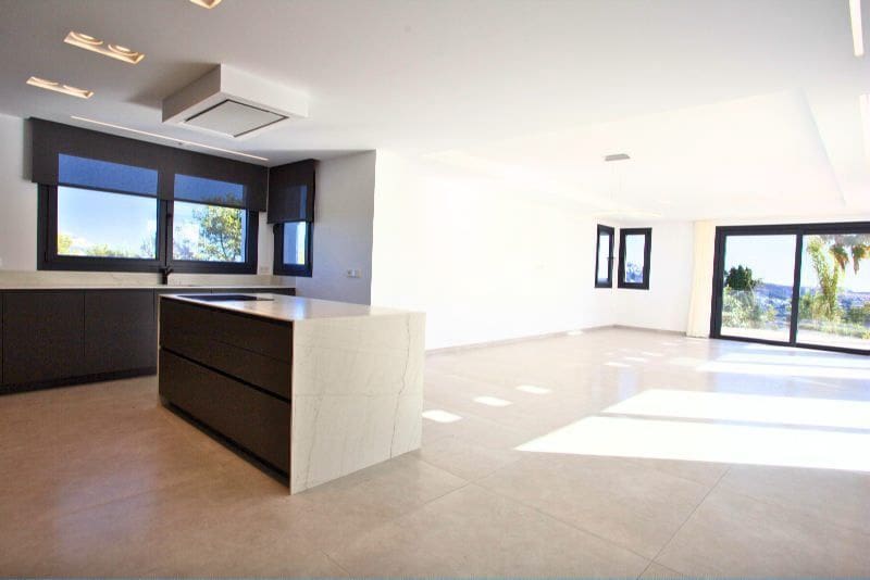 3 bedroom Villa for sale in Moraira with pool garage - € 2,250,000 (Ref: 9883987)