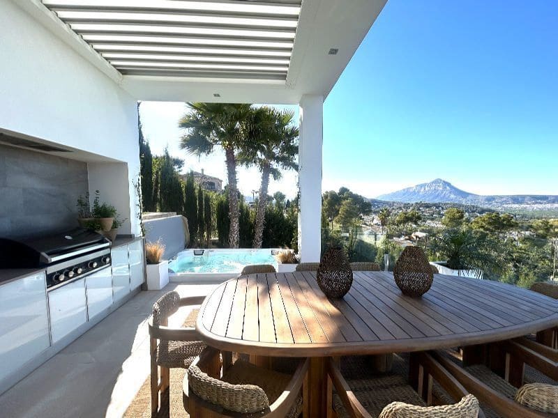 4 soveværelse Villa til salg i Javea / Xabia med swimmingpool garage - € 2.150.000 (Ref: 9883988)