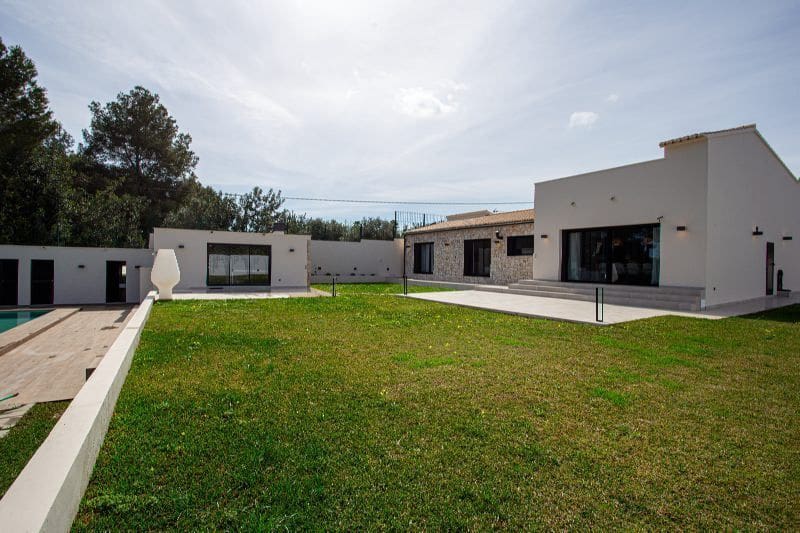 3 bedroom Villa for sale in Denia with pool garage - € 1,595,000 (Ref: 9883990)