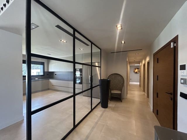 3 sypialnia Willa na sprzedaż w Dénia z basenem garażem - 1 595 000 € (Ref: 9883990)