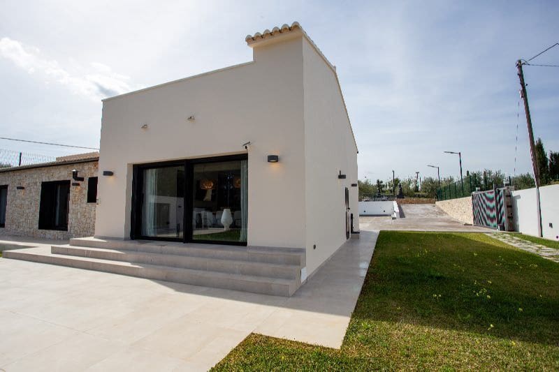 3 bedroom Villa for sale in Denia with pool garage - € 1,595,000 (Ref: 9883990)