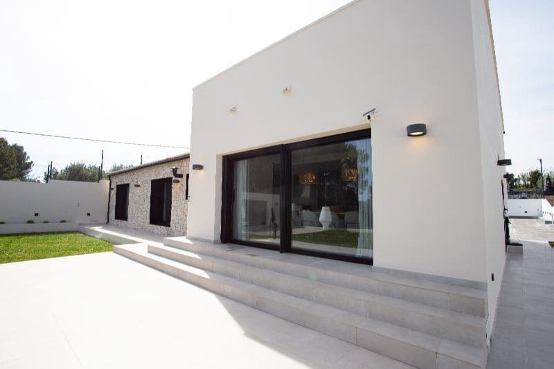 3 bedroom Villa for sale in Denia with pool garage - € 1,595,000 (Ref: 9883990)