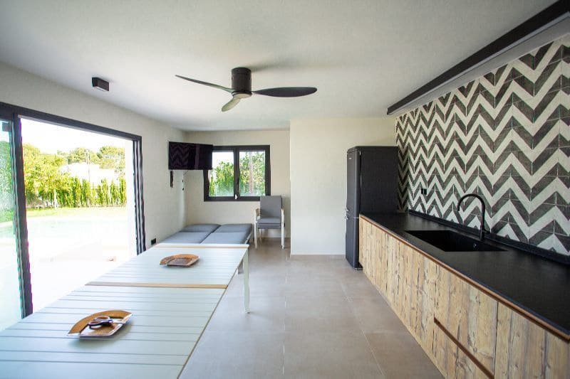 3 bedroom Villa for sale in Denia with pool garage - € 1,595,000 (Ref: 9883990)
