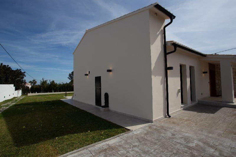 3 bedroom Villa for sale in Denia with pool garage - € 1,595,000 (Ref: 9883990)