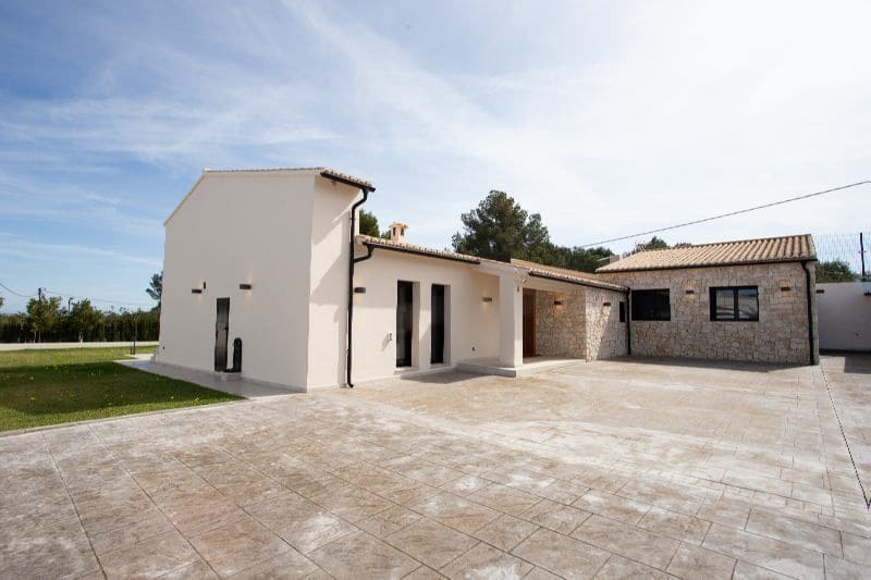 3 bedroom Villa for sale in Denia with pool garage - € 1,595,000 (Ref: 9883990)