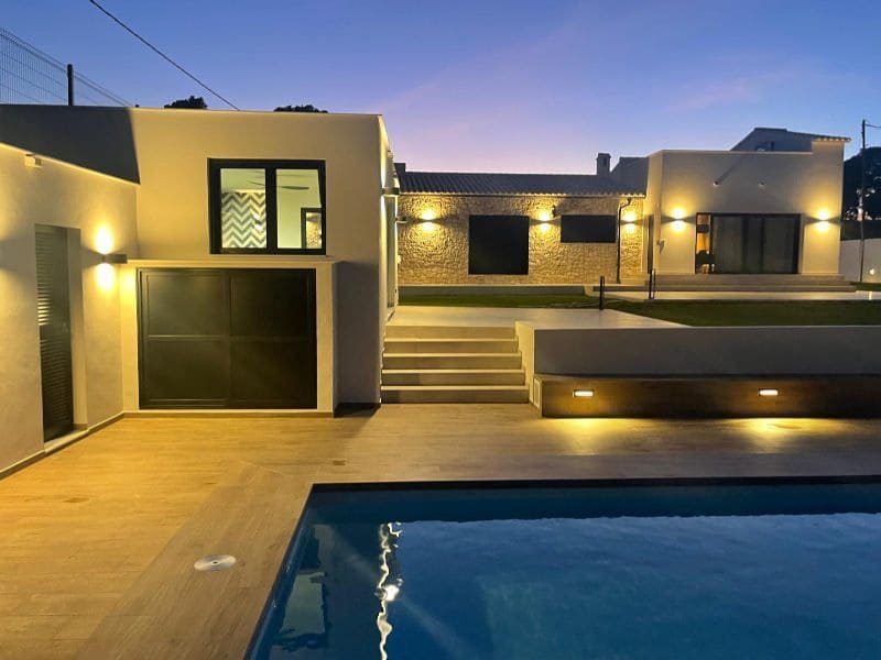 3 bedroom Villa for sale in Denia with pool garage - € 1,595,000 (Ref: 9883990)