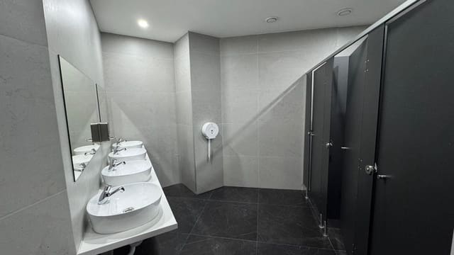 Commercial for sale in Benidorm - € 2,000,000 (Ref: 9895714)