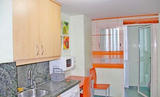 2 sovrum Lägenhet att hyra i Benidorm med pool - 1 280 € (Ref: 9902768)