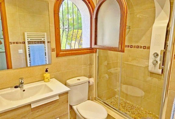 4 soverom Villa til salgs i Moraira med svømmebasseng garasje - € 650 000 (Ref: 9926710)
