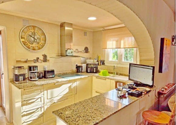 4 soverom Villa til salgs i Moraira, Teulada-Moraira med svømmebasseng garasje - € 650 000 (Ref: 9926710)