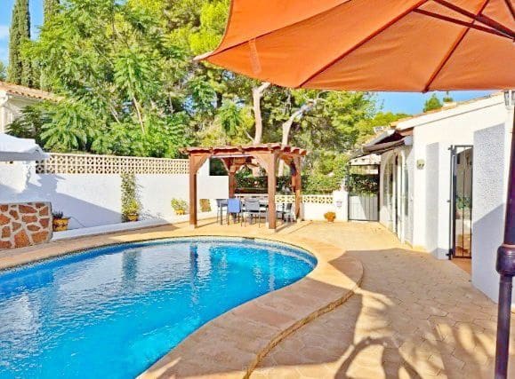 4 soverom Villa til salgs i Moraira, Teulada-Moraira med svømmebasseng garasje - € 650 000 (Ref: 9926710)