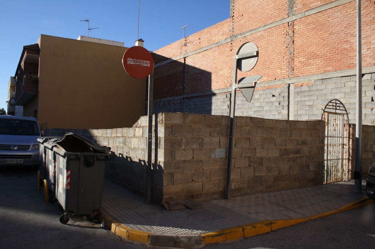 Grunde uden byggetilladelser til salg i Los Palacios - € 160.000 (Ref: 4374139)