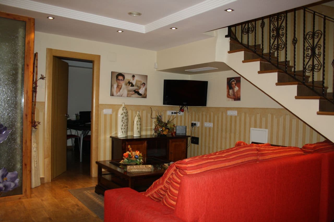 8 soverom Villa til salgs i Heredades med svømmebasseng garasje - € 399 000 (Ref: 4511112)