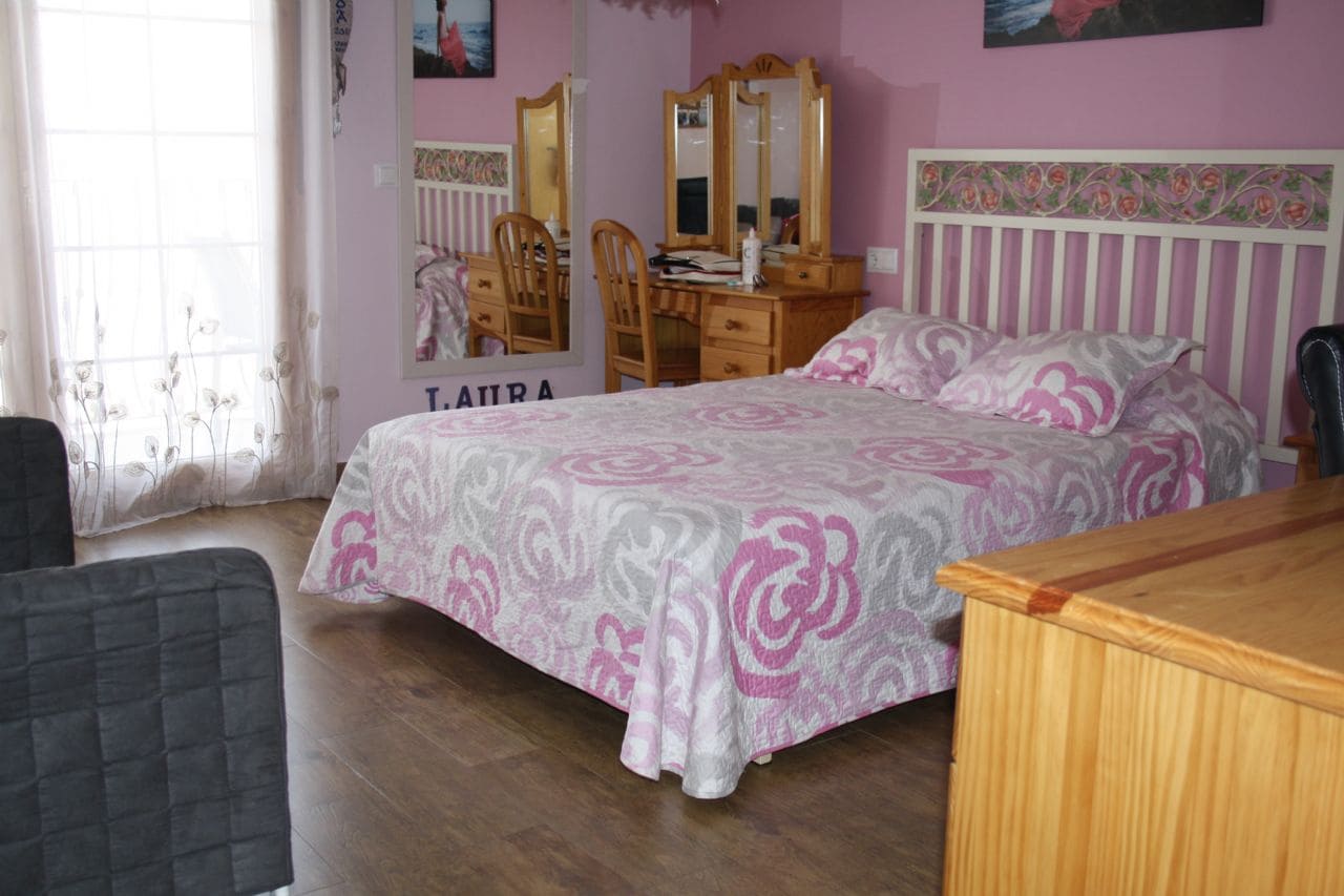 8 soverom Villa til salgs i Heredades med svømmebasseng garasje - € 399 000 (Ref: 4511112)