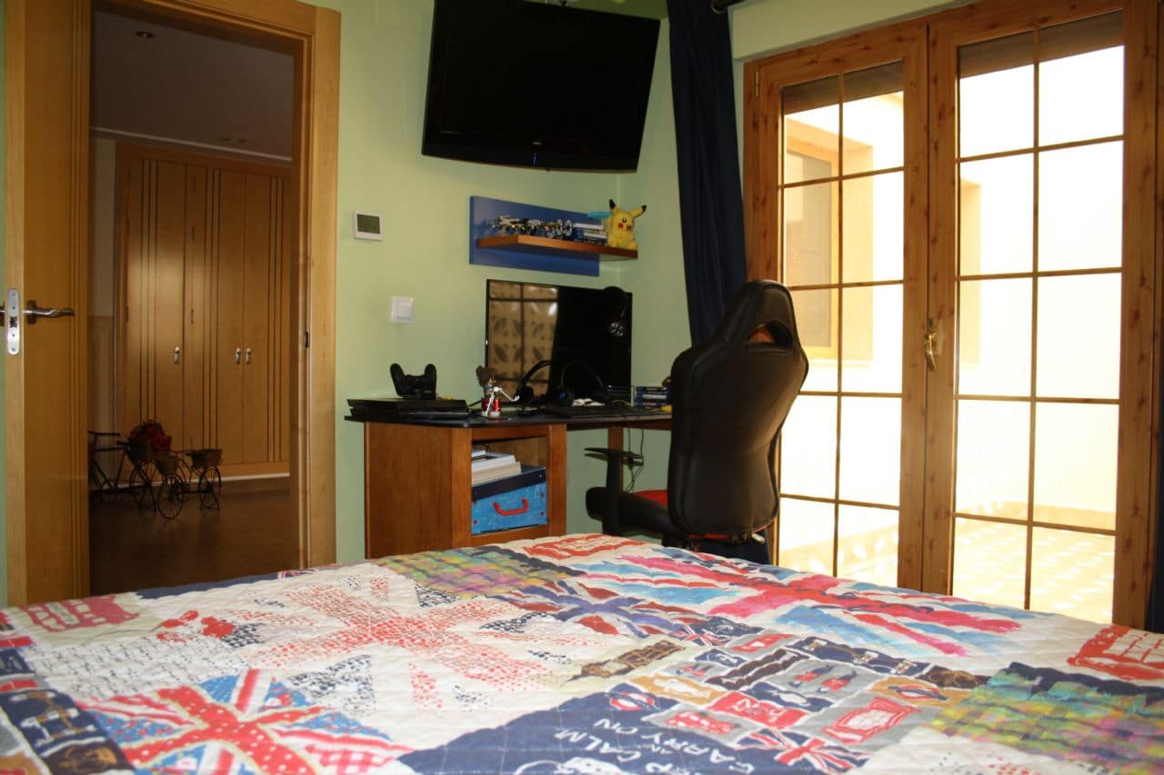 8 soverom Villa til salgs i Heredades med svømmebasseng garasje - € 399 000 (Ref: 4511112)