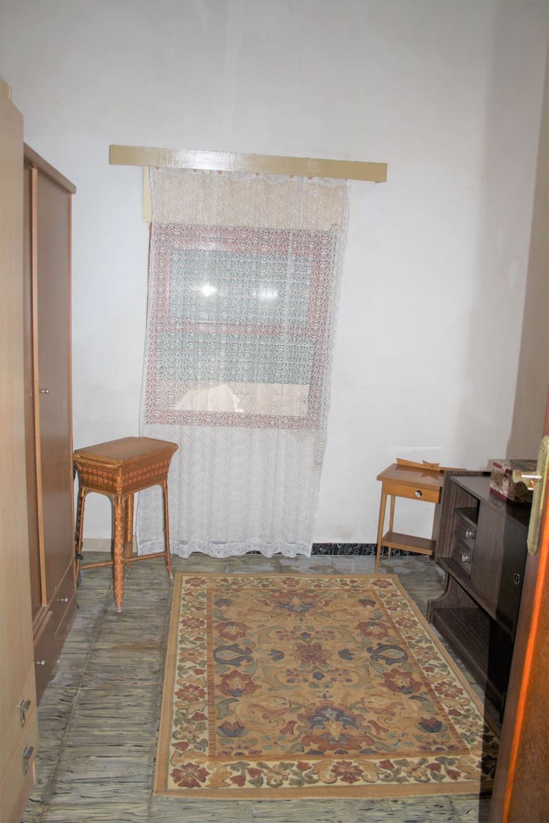 4 bedroom Townhouse for sale in Formentera del Segura with garage - € 180,000 (Ref: 4841594)