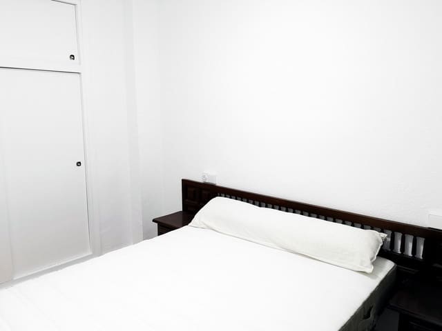 3 slaapkamer Flat te huur in Torrevieja - € 950 (Ref: 5542206)