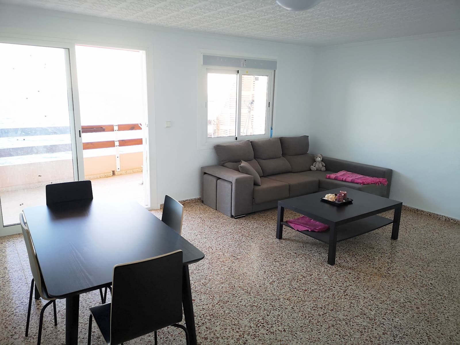 3 slaapkamer Flat te huur in Torrevieja - € 950 (Ref: 5542206)