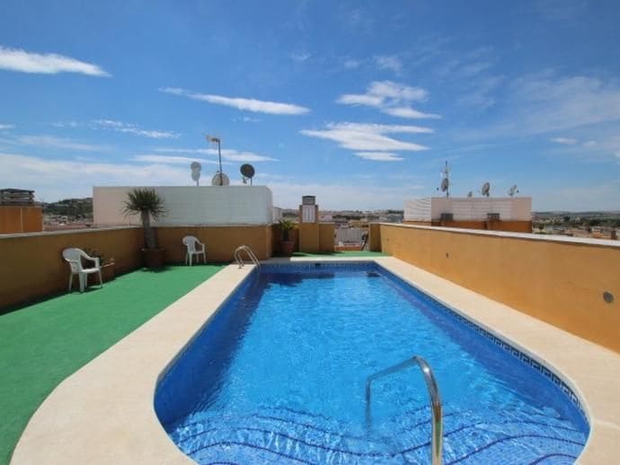 2 Zimmer Apartment zu vermieten in Los Palacios mit Pool - 600 € (Ref: 6004377)