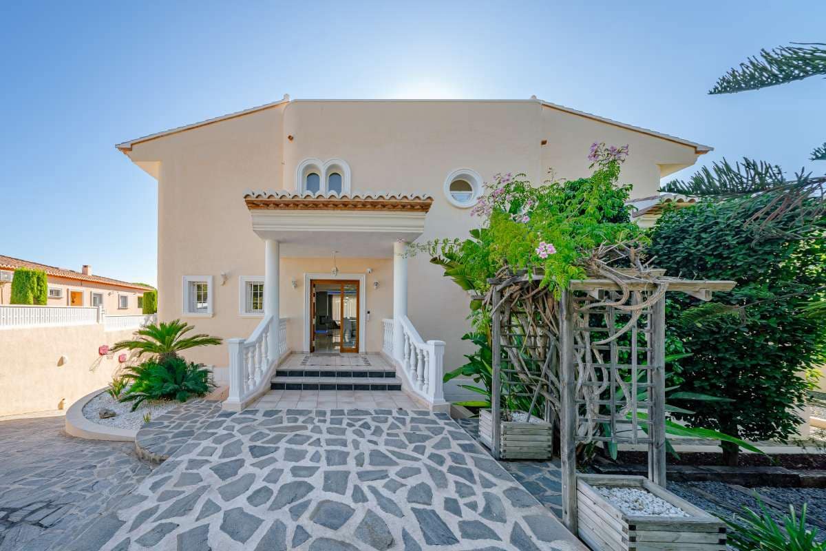 5 sypialnia Willa na sprzedaż w Calpe / Calp z basenem garażem - 1 400 000 € (Ref: 10111120)