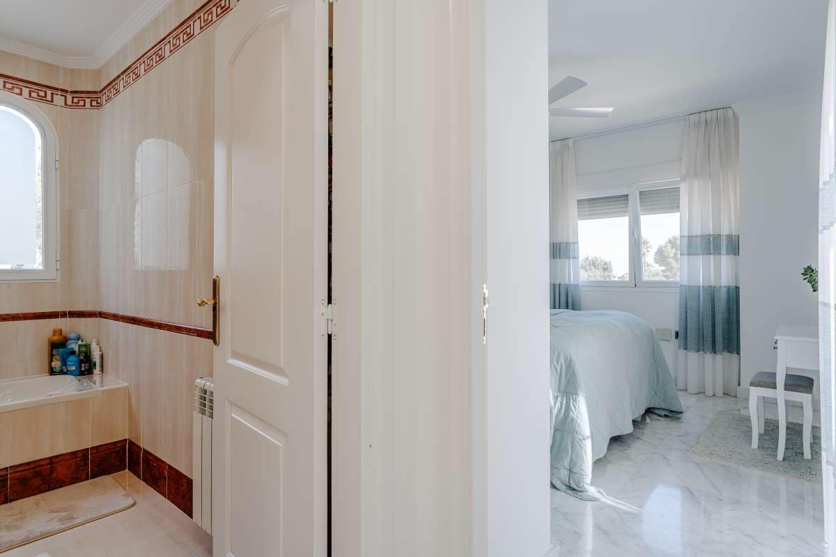 5 sypialnia Willa na sprzedaż w Calpe / Calp z basenem garażem - 1 400 000 € (Ref: 10111120)