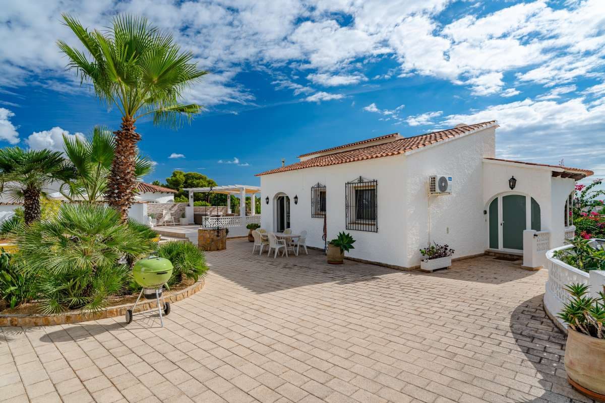 3 soveværelse Villa til salg i Calpe / Calp med swimmingpool - € 849.000 (Ref: 10165572)