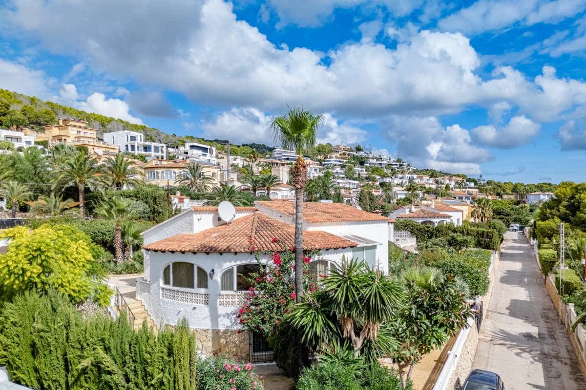3 soveværelse Villa til salg i Calpe / Calp med swimmingpool - € 849.000 (Ref: 10165572)