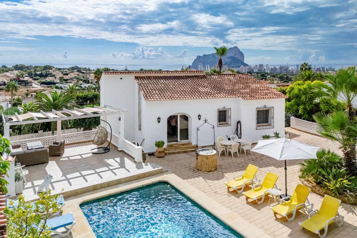 3 soveværelse Villa til salg i Calpe / Calp med swimmingpool - € 849.000 (Ref: 10165572)