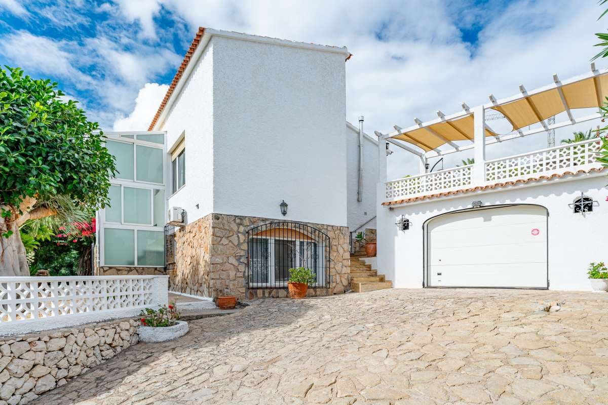 3 soveværelse Villa til salg i Calpe / Calp med swimmingpool - € 849.000 (Ref: 10165572)